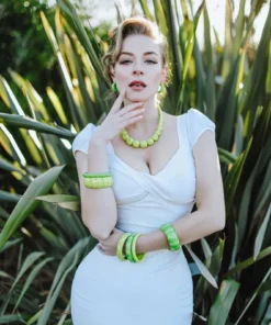 Splendette Narrow Carved Bangle - Lime