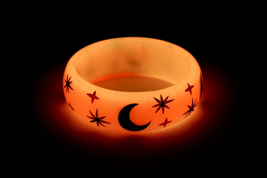 Splendette Blood Moon Bangle - Wide Duchess 4 Splendette Blood Moon Bangle - Wide Duchess