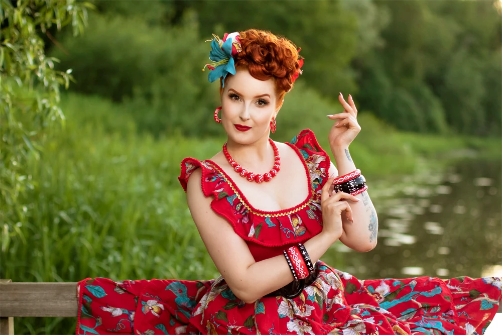 Splendette Narrow Lover Carved Bangle 4 Splendette Narrow Lover Carved Bangle