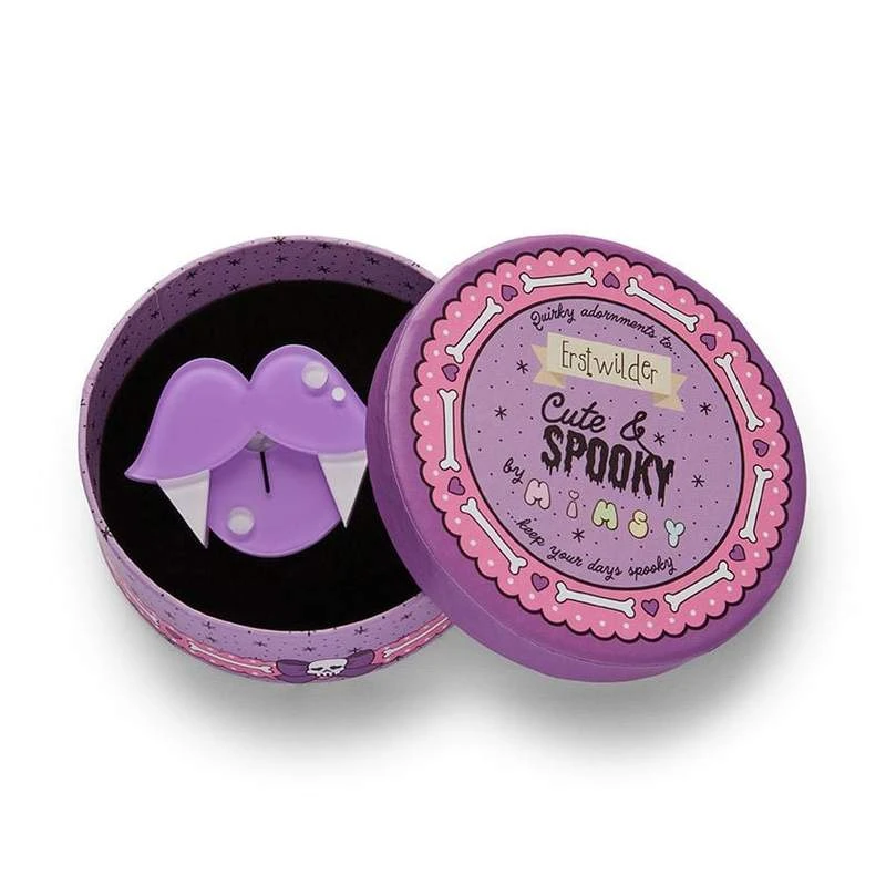 Erstwilder X Mimsy Eternal Kiss Brooch 4 Erstwilder X Mimsy Eternal Kiss Brooch